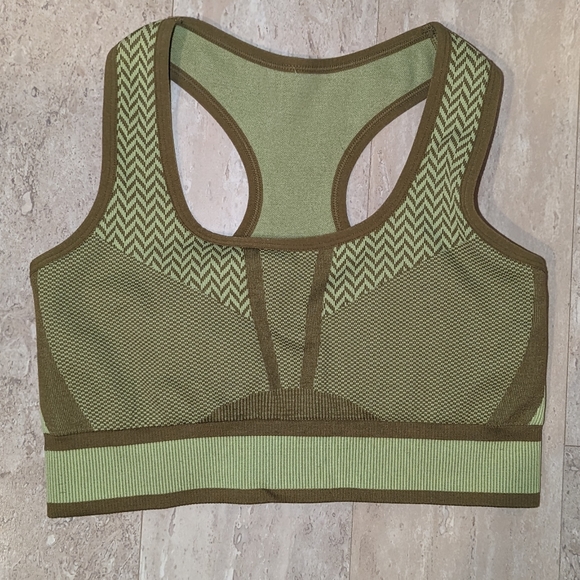 Fabletics Seamless Sports Bra (Size: M) - Picture 2 of 4